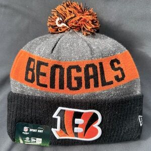 Exclusive Cincinnati Bengals NFL New Era Grey/Black Two Tone knit beanie w/ Pom